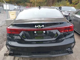 2023 Kia Forte LXS z VIN 3KPF24AD1PE642421, wystawiony jako IAAI lot #40528615 z przebiegiem 9 683 mil mil oraz . Historia ofert i sprzedaży dostępna na DreamBid. Obrazek 17.