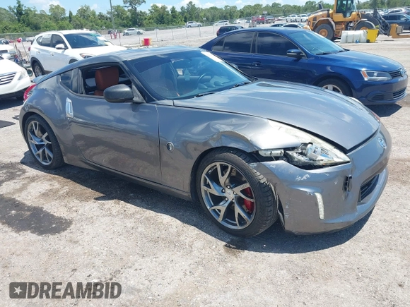 2013 Nissan 370Z Touring z VIN JN1AZ4EH2DM384011, wystawiony jako IAAI lot #42274166 z przebiegiem 87 499 mil mil oraz . Historia ofert i sprzedaży dostępna na DreamBid. Obrazek 1.