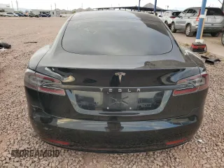 2017 Tesla Model S 60 z VIN 5YJSA1E15HF218686, wystawiony jako Copart lot #44689465 z przebiegiem 101 964 mil mil oraz Szkoda całkowita • Salvage title. Historia ofert i sprzedaży dostępna na DreamBid. Obrazek 6.