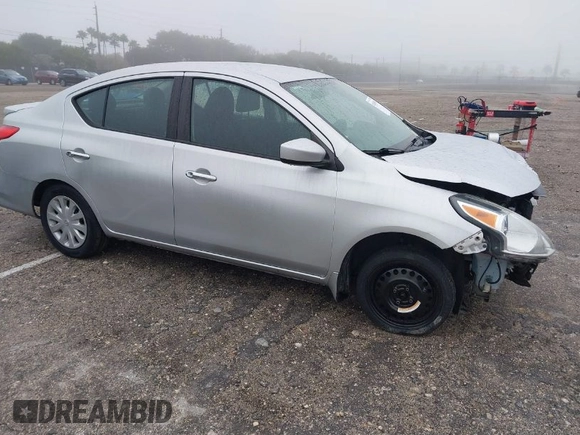 2015 Nissan Versa S Plus with VIN 3N1CN7AP0FL810844, listed as a IAAI auction lot 41386594 with 118,606 mi miles. Bid and sale history available at carsss.com. Image 1.
