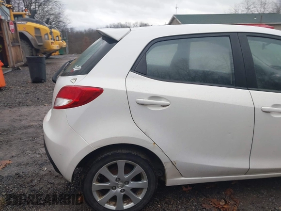 2012 Mazda 2 Touring z VIN JM1DE1LY4C0141202, wystawiony jako IAAI lot #41051663 z przebiegiem 160 364 mil mil oraz . Historia ofert i sprzedaży dostępna na DreamBid. Obrazek 16.
