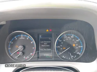 2018 Toyota RAV4 XLE z VIN 2T3RFREV6JW818232, wystawiony jako IAAI lot #42438512 z przebiegiem 97 882 mil mil oraz . Historia ofert i sprzedaży dostępna na DreamBid. Obrazek 7.
