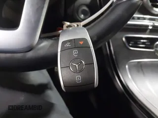 2021 Mercedes-Benz C 300 z VIN W1KWF8EBXMR637714, wystawiony jako IAAI lot #41346253 z przebiegiem 45 382 mil mil oraz . Historia ofert i sprzedaży dostępna na DreamBid. Obrazek 11.