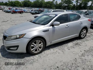 2013 Kia Optima LX z VIN 5XXGM4A73DG137945, wystawiony jako Copart lot #56542985 z przebiegiem 175 640 mil mil oraz Szkoda całkowita • Salvage title. Historia ofert i sprzedaży dostępna na DreamBid. Obrazek 1.