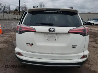 2018 Toyota RAV4 XLE z VIN JTMRFREVXJJ722554, wystawiony jako Copart lot #55285574 z przebiegiem 148 794 mil mil oraz Szkoda całkowita • Salvage title. Historia ofert i sprzedaży dostępna na DreamBid. Obrazek 6.