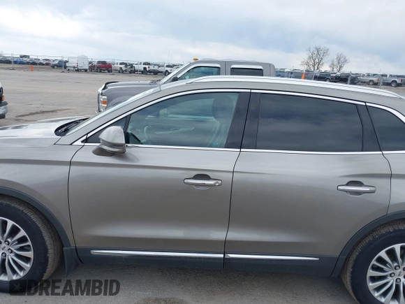 2016 Lincoln MKX Select z VIN 2LMTJ8KR9GBL57397, wystawiony jako IAAI lot #42104585 z przebiegiem 286 562 mil mil oraz . Historia ofert i sprzedaży dostępna na DreamBid. Obrazek 14.