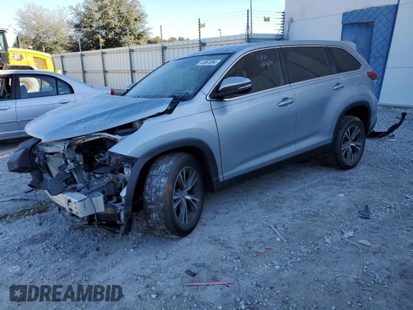 2019 Toyota Highlander LE z VIN 5TDZZRFH2KS312304, wystawiony jako Copart lot #41061594 z przebiegiem 27 969 mil mil oraz Nie do naprawy • Non repairable. Historia ofert i sprzedaży dostępna na DreamBid. Obrazek 1.
