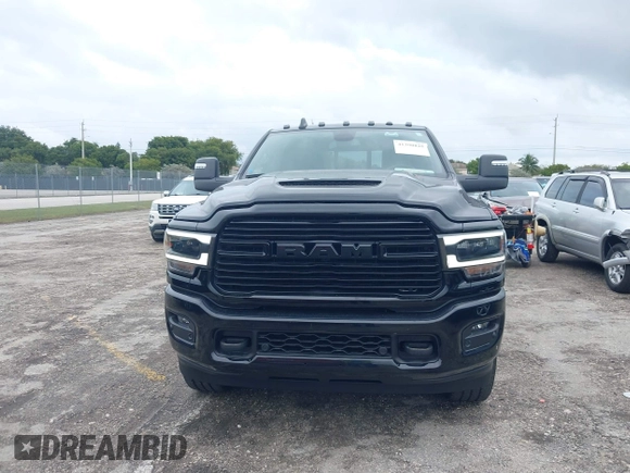 2024 Ram 2500 Laramie z VIN 3C6UR5FL3RG141327, wystawiony jako IAAI lot #41390825 z przebiegiem 8 002 mil mil oraz . Historia ofert i sprzedaży dostępna na DreamBid. Obrazek 6.