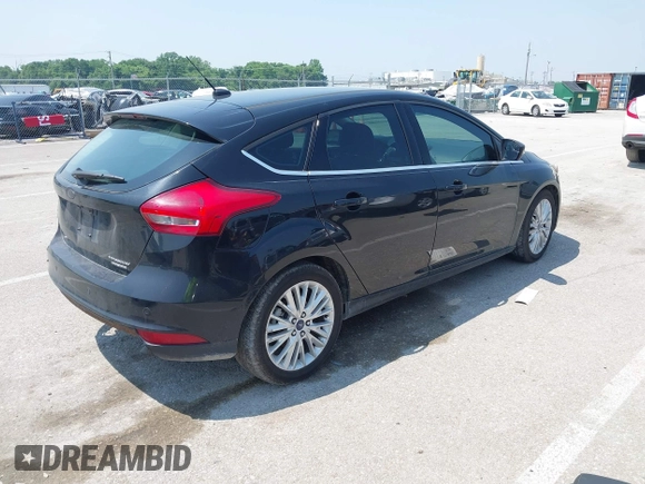 2015 Ford Focus Titanium z VIN 1FADP3N27FL219978, wystawiony jako IAAI lot #42433005 z przebiegiem 175 459 mil mil oraz . Historia ofert i sprzedaży dostępna na DreamBid. Obrazek 4.