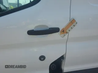 2017 Ford Transit z VIN 1FTYE1YM1HKA82547, wystawiony jako IAAI lot #42509645 z przebiegiem 312 474 mil mil oraz . Historia ofert i sprzedaży dostępna na DreamBid. Obrazek 39.