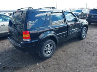 2002 Ford Escape XLT with VIN 1FMCU03182KD33491, listed as a IAAI auction lot 41704430 with 174,810 mi miles. Bid and sale history available at carsss.com. Image 4.