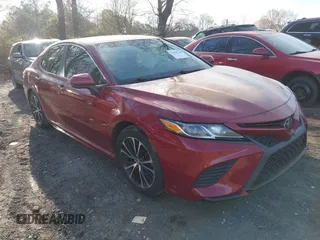 2018 Toyota Camry LE z VIN 4T1B11HK3JU516196, wystawiony jako IAAI lot #41908746 z przebiegiem 133 919 mil mil oraz . Historia ofert i sprzedaży dostępna na DreamBid. Obrazek 1.