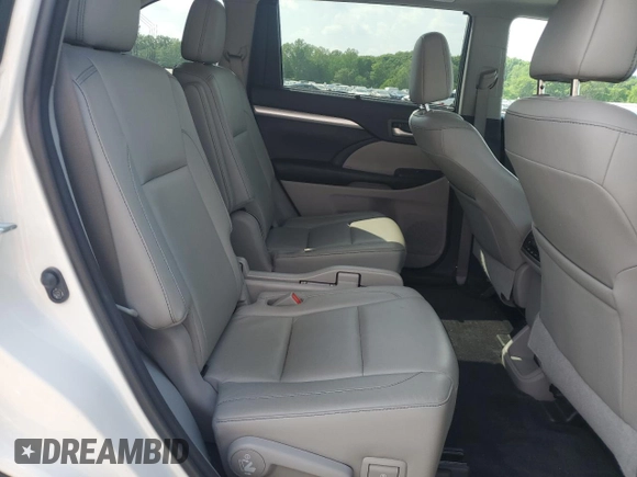 2017 Toyota Highlander XLE z VIN 5TDJZRFH6HS362094, wystawiony jako Copart lot #55086425 z przebiegiem 77 078 mil mil oraz Szkoda całkowita • Salvage title. Historia ofert i sprzedaży dostępna na DreamBid. Obrazek 11.