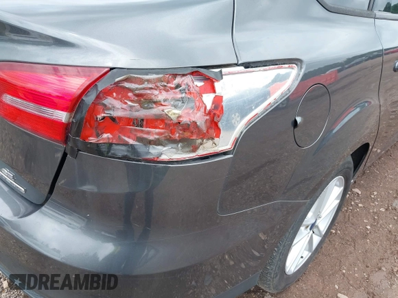 2016 Ford Focus SE z VIN 1FADP3F2XGL397092, wystawiony jako IAAI lot #42619802 z przebiegiem 232 252 mil mil oraz . Historia ofert i sprzedaży dostępna na DreamBid. Obrazek 13.