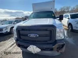 2013 Ford F-250 XL z VIN 1FDBF2B6XDEB43045, wystawiony jako IAAI lot #42511129 z przebiegiem 607 408 mil mil oraz . Historia ofert i sprzedaży dostępna na DreamBid. Obrazek 25.