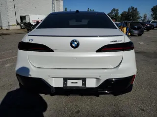 2024 BMW i7 eDrive50 z VIN WBY43EJ04RCS69245, wystawiony jako Copart lot #81666614 z przebiegiem 4594 mil mil oraz Szkody całkowita. Historia ofert i sprzedaży dostępna na DreamBid. Obrazek 6.