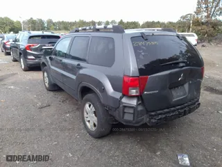 2005 Mitsubishi Endeavor LS with VIN 4A4MN21S55E004529, listed as a IAAI auction lot 28475305 with 121,379 mi miles. Bid and sale history available at carsss.com. Image 3.