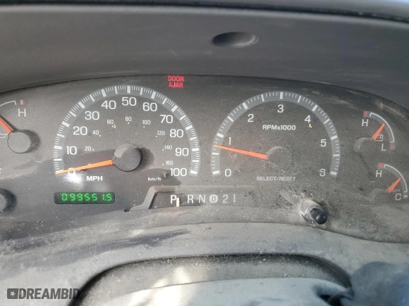 2000 Ford Expedition XLT with VIN 1FMPU16L3YLB94121, listed as a Copart auction lot 48901665 with 99,551 mi miles and Clean Title. Bid and sale history available at carsss.com. Image 9.