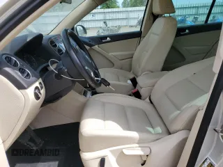2011 Volkswagen Tiguan SEL z VIN WVGBV7AX6BW559854, wystawiony jako Copart lot #56268195 z przebiegiem 107 428 mil mil oraz Czysty tytuł • Clean title. Historia ofert i sprzedaży dostępna na DreamBid. Obrazek 7.