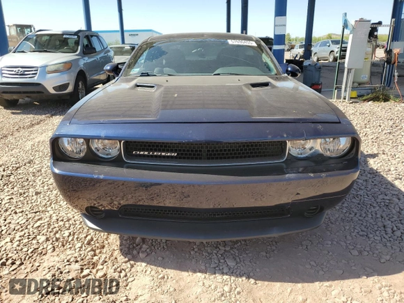 2013 Dodge Challenger SXT z VIN 2C3CDYAG5DH695223, wystawiony jako Copart lot #57690455 z przebiegiem 76 831 mil mil oraz Szkoda całkowita • Salvage title. Historia ofert i sprzedaży dostępna na DreamBid. Obrazek 5.