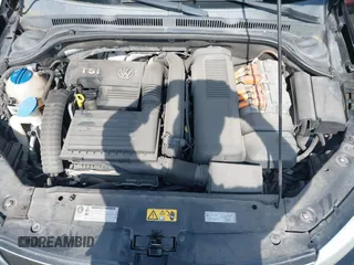 2013 Volkswagen Jetta Hybrid SE z VIN 3VW637AJXDM226189, wystawiony jako IAAI lot #42503588 z przebiegiem 158 367 mil mil oraz . Historia ofert i sprzedaży dostępna na DreamBid. Obrazek 10.