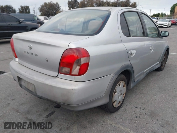 2000 Toyota ECHO z VIN JTDBT1235Y0082364, wystawiony jako IAAI lot #41894846 z przebiegiem 247 781 mil mil oraz . Historia ofert i sprzedaży dostępna na DreamBid. Obrazek 4.