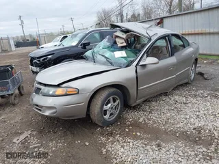 2002 Pontiac Bonneville SE with VIN 1G2HX54K624146331, listed as a IAAI auction lot 41924115 with 83,665 mi miles. Bid and sale history available at carsss.com. Image 17.