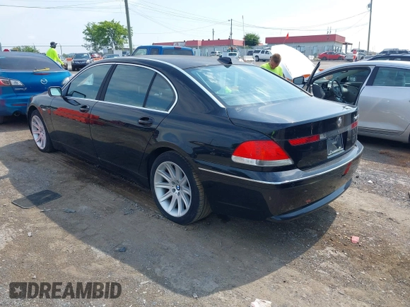 2004 BMW 7 Series 745Li z VIN WBAGN63464DS51067, wystawiony jako IAAI lot #42681232 z przebiegiem 125 088 mil mil oraz . Historia ofert i sprzedaży dostępna na DreamBid. Obrazek 3.