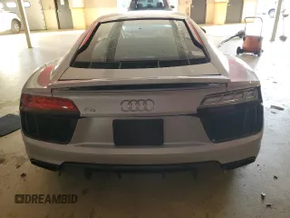 2018 Audi R8 V10 z VIN WUABAAFX7J7902267, wystawiony jako Copart lot #44403794 z przebiegiem Nie podano mil oraz Szkoda całkowita • Salvage title. Historia ofert i sprzedaży dostępna na DreamBid. Obrazek 6.