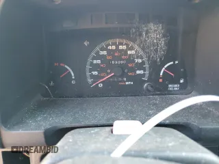 1995 Geo Tracker z VIN 2CNBE18U4S6948656, wystawiony jako Copart lot #76087194 z przebiegiem 163 080 mil mil oraz Szkody całkowita. Historia ofert i sprzedaży dostępna na DreamBid. Obrazek 9.