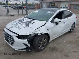 2017 Hyundai Elantra SE z VIN 5NPD84LF8HH162085, wystawiony jako IAAI lot #42153313 z przebiegiem 105 980 mil mil oraz . Historia ofert i sprzedaży dostępna na DreamBid. Obrazek 6.