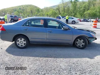 2007 Honda Accord LX z VIN 1HGCM56477A128749, wystawiony jako IAAI lot #42124244 z przebiegiem 224 288 mil mil oraz . Historia ofert i sprzedaży dostępna na DreamBid. Obrazek 13.