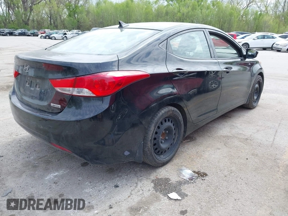 2013 Hyundai Elantra GLS z VIN KMHDH4AEXDU748440, wystawiony jako IAAI lot #42032398 z przebiegiem 146 636 mil mil oraz . Historia ofert i sprzedaży dostępna na DreamBid. Obrazek 4.