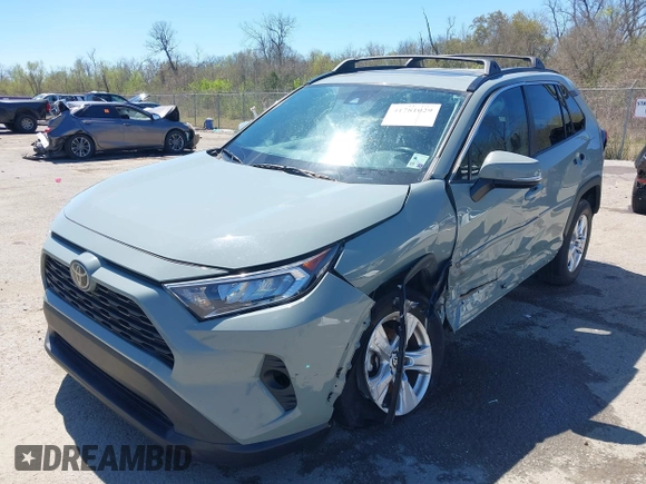 2021 Toyota RAV4 XLE with VIN 2T3W1RFV2MW137411, listed as a IAAI auction lot 41781029 with 80,002 mi miles. Bid and sale history available at carsss.com. Image 17.