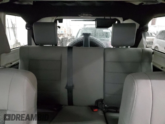 2008 Jeep Wrangler Unlimited Sahara z VIN 1J4GA59168L551767, wystawiony jako Copart lot #49809985 z przebiegiem 151 176 mil mil oraz Nie do naprawy • Non repairable. Historia ofert i sprzedaży dostępna na DreamBid. Obrazek 10.
