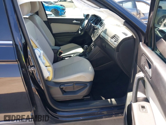 2018 Volkswagen Tiguan SEL with VIN 3VV3B7AX3JM064061, listed as a IAAI auction lot 41772564 with 95,395 mi miles and . Bid and sale history available at DreamBid. Image 5.