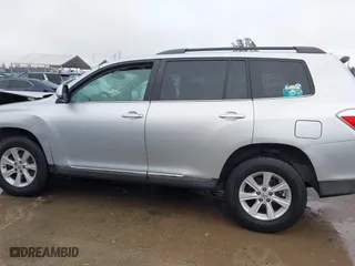 2013 Toyota Highlander with VIN 5TDZK3EH4DS103474, listed as a IAAI auction lot 41582903 with 136,596 mi miles. Bid and sale history available at carsss.com. Image 13.