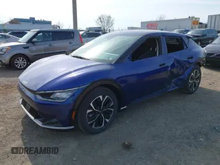2022 Kia EV6 Wind z VIN KNDC3DLCXN5068642, wystawiony jako IAAI lot #41774075 z przebiegiem 17 632 mil mil oraz . Historia ofert i sprzedaży dostępna na DreamBid. Obrazek 2.