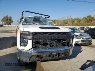 2022 Chevrolet Silverado 1500 with VIN 1GB2WLE73NF179948, listed as a Copart auction lot 76781484 with 60,560 mi miles and Salvage Title. Bid and sale history available at DreamBid. Image 5.