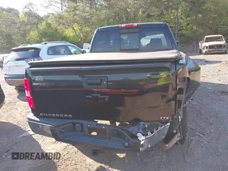 2007 Chevrolet Silverado 1500 LT w/1LT with VIN 2GCEC13JX71585434, listed as a IAAI auction lot 42062210 with 271,571 mi miles. Bid and sale history available at carsss.com. Image 16.
