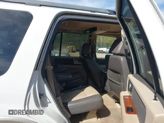 2008 Ford Expedition Eddie Bauer z VIN 1FMFU17548LA68720, wystawiony jako IAAI lot #41881966 z przebiegiem 277 825 mil mil oraz . Historia ofert i sprzedaży dostępna na DreamBid. Obrazek 8.