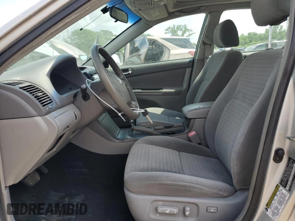 2005 Toyota Camry STD z VIN 4T1BE32K25U501946, wystawiony jako Copart lot #60563535 z przebiegiem 175 564 mil mil oraz Czysty tytuł • Clean title. Historia ofert i sprzedaży dostępna na DreamBid. Obrazek 7.