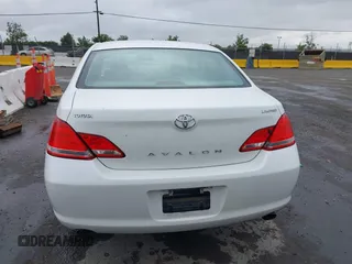 2006 Toyota Avalon XL z VIN 4T1BK36B26U103625, wystawiony jako IAAI lot #42179414 z przebiegiem 256 027 mil mil oraz . Historia ofert i sprzedaży dostępna na DreamBid. Obrazek 16.