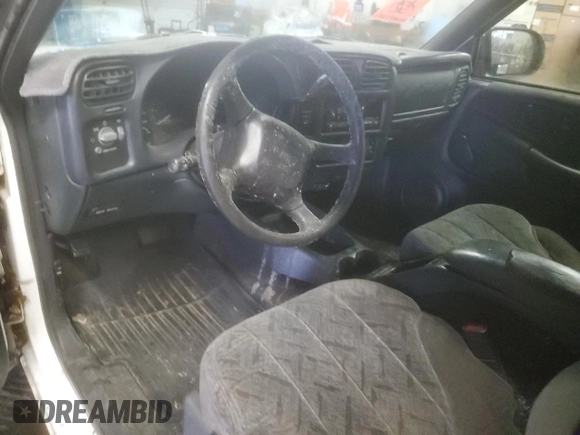 2001 GMC Sonoma SLS 1SG z VIN 1GTCS19W818228836, wystawiony jako Copart lot #85732914 z przebiegiem Nie podano mil oraz Tytuł czysty. Historia ofert i sprzedaży dostępna na DreamBid. Obrazek 8.