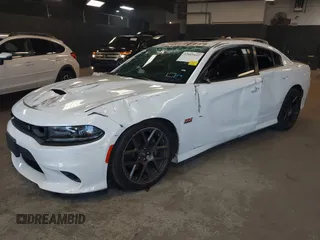 2019 Dodge Charger Scat Pack z VIN 2C3CDXGJ4KH674406, wystawiony jako IAAI lot #42083857 z przebiegiem 54 510 mil mil oraz . Historia ofert i sprzedaży dostępna na DreamBid. Obrazek 2.
