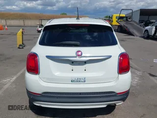 2016 FIAT 500X Lounge z VIN ZFBCFXDT0GP333273, wystawiony jako IAAI lot #42269130 z przebiegiem 98 707 mil mil oraz . Historia ofert i sprzedaży dostępna na DreamBid. Obrazek 16.