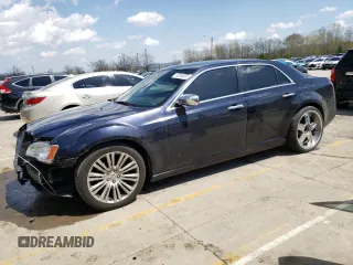 2012 Chrysler 300 Limited z VIN 2C3CCACG0CH279960, wystawiony jako Copart lot #52855205 z przebiegiem 159 778 mil mil oraz Nie do naprawy • Non repairable. Historia ofert i sprzedaży dostępna na DreamBid. Obrazek 1.