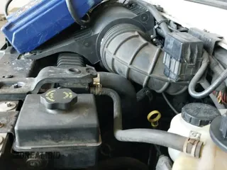 2004 Ford Econoline Cargo z VIN 1FTSE34L44HA97405, wystawiony jako IAAI lot #43077329 z przebiegiem 250 696 mil mil oraz . Historia ofert i sprzedaży dostępna na DreamBid. Obrazek 19.