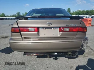 1999 Toyota Camry LE z VIN JT2BG22K0X0295893, wystawiony jako Copart lot #56183655 z przebiegiem 327 172 mil mil oraz Szkoda całkowita • Salvage title. Historia ofert i sprzedaży dostępna na DreamBid. Obrazek 6.
