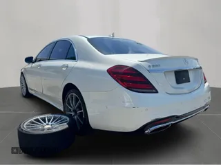 2019 Mercedes-Benz S 560 z VIN WDDUG8DB3KA439798, wystawiony jako Copart lot #61582835 z przebiegiem 94 427 mil mil oraz Czysty tytuł • Clean title. Historia ofert i sprzedaży dostępna na DreamBid. Obrazek 3.